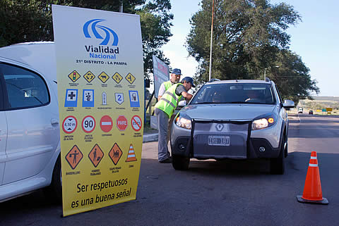 FOTO: Campa&ntilde;a de la DNV en rutas.